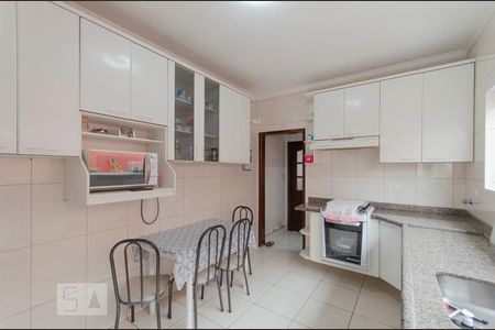 Casa à venda com 258m², 4 quartos e 4 vagas Casa à venda com 258m², 4 quartos e 4 vagasCozinha