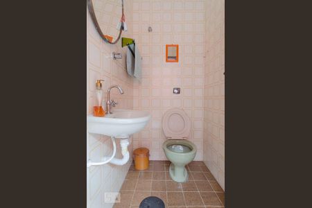 Casa à venda com 258m², 4 quartos e 4 vagas Casa à venda com 258m², 4 quartos e 4 vagasLavabo