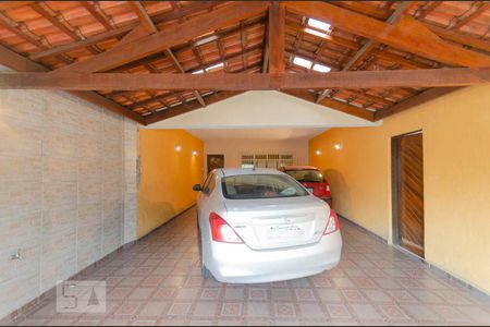 Casa à venda com 258m², 4 quartos e 4 vagas Casa à venda com 258m², 4 quartos e 4 vagasGaragem