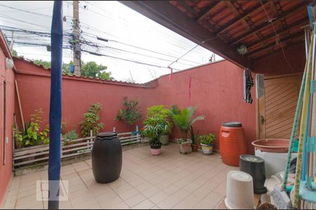 Casa à venda com 258m², 4 quartos e 4 vagas Casa à venda com 258m², 4 quartos e 4 vagasQuintal Frente