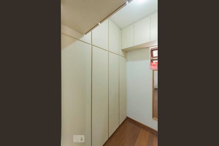 Casa à venda com 258m², 4 quartos e 4 vagas Casa à venda com 258m², 4 quartos e 4 vagasCloset Suíte