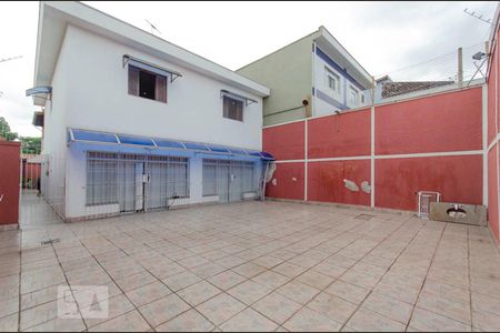 Casa à venda com 258m², 4 quartos e 4 vagas Casa à venda com 258m², 4 quartos e 4 vagasQuintal