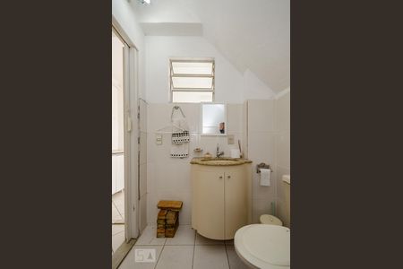 Casa à venda com 371m², 5 quartos e 3 vagas Casa à venda com 371m², 5 quartos e 3 vagasBanheiro de Serviço