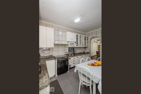 Casa à venda com 371m², 5 quartos e 3 vagas Casa à venda com 371m², 5 quartos e 3 vagasCozinha