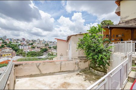 Casa à venda com 371m², 5 quartos e 3 vagas Casa à venda com 371m², 5 quartos e 3 vagasÁrea Externa