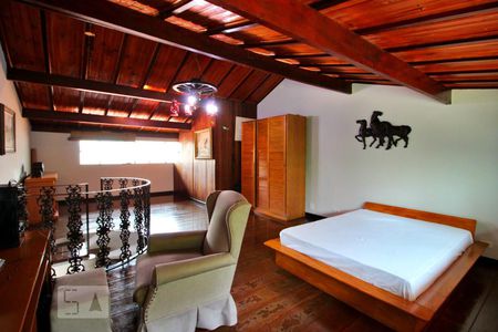 Casa à venda com 190m², 3 quartos e 2 vagasSótão