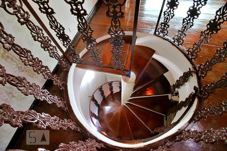 Casa à venda com 190m², 3 quartos e 2 vagasEscada