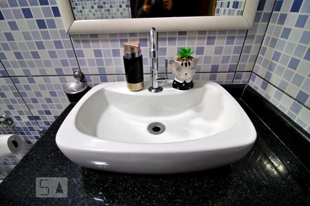 Casa à venda com 190m², 3 quartos e 2 vagasBanheiro