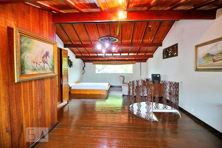 Casa à venda com 190m², 3 quartos e 2 vagasSótão