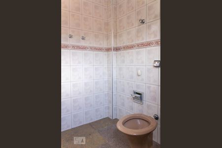 Casa à venda com 320m², 3 quartos e 2 vagas Casa à venda com 320m², 3 quartos e 2 vagasBanheiro