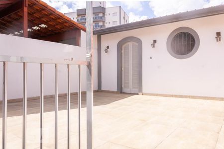 Casa à venda com 320m², 3 quartos e 2 vagas Casa à venda com 320m², 3 quartos e 2 vagasVaranda Edícula