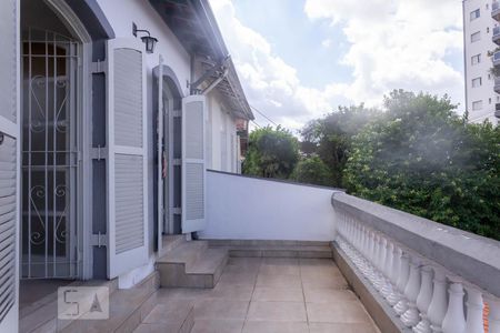 Casa à venda com 320m², 3 quartos e 2 vagas Casa à venda com 320m², 3 quartos e 2 vagasVaranda