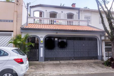 Casa à venda com 320m², 3 quartos e 2 vagas Casa à venda com 320m², 3 quartos e 2 vagasFachada