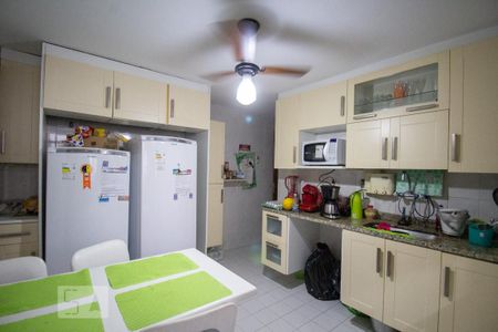 Apartamento à venda com 180m², 4 quartos e 2 vagas Apartamento à venda com 180m², 4 quartos e 2 vagasCozinha