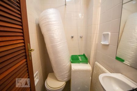 Apartamento à venda com 180m², 4 quartos e 2 vagas Apartamento à venda com 180m², 4 quartos e 2 vagasBanheiro da Suíte Extra Reversivel