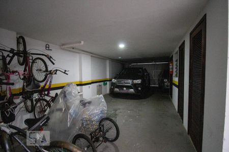 Apartamento à venda com 180m², 4 quartos e 2 vagas Apartamento à venda com 180m², 4 quartos e 2 vagasGaragem