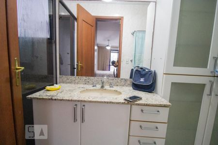 Apartamento à venda com 180m², 4 quartos e 2 vagas Apartamento à venda com 180m², 4 quartos e 2 vagasBanheiro da Suíte 1
