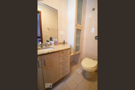 Apartamento à venda com 180m², 4 quartos e 2 vagas Apartamento à venda com 180m², 4 quartos e 2 vagasBanheiro da Suíte 3