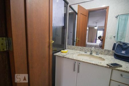 Apartamento à venda com 180m², 4 quartos e 2 vagas Apartamento à venda com 180m², 4 quartos e 2 vagasBanheiro da Suíte 1
