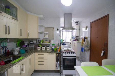 Apartamento à venda com 180m², 4 quartos e 2 vagas Apartamento à venda com 180m², 4 quartos e 2 vagasCozinha