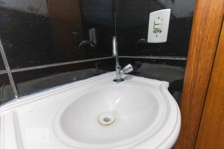 Casa de condomínio à venda com 80m², 2 quartos e 2 vagasBanheiro 2