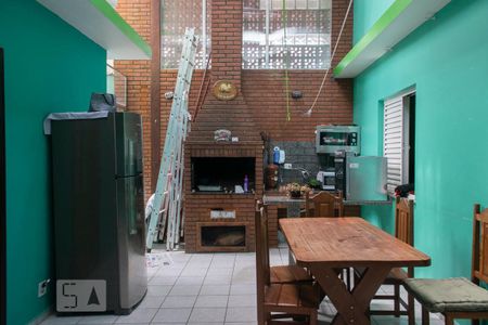 Casa à venda com 250m², 6 quartos e 3 vagas Casa à venda com 250m², 6 quartos e 3 vagasQUINTAL