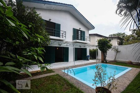 Fachada posterior de casa para alugar com 3 quartos, 320m² em Fazenda Morumbi, São Paulo