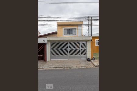 Casa à venda com 177m², 3 quartos e 2 vagas Casa à venda com 177m², 3 quartos e 2 vagasFachada