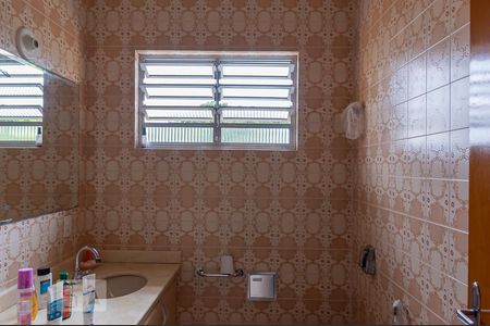 Casa à venda com 177m², 3 quartos e 2 vagas Casa à venda com 177m², 3 quartos e 2 vagasBanheiro