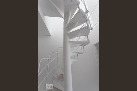 Apartamento para alugar com 90m², 3 quartos e 1 vaga Apartamento para alugar com 90m², 3 quartos e 1 vagaEscada