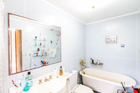 Casa à venda com 199m², 3 quartos e 2 vagas Casa à venda com 199m², 3 quartos e 2 vagasBanheiro Suíte