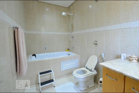 Casa à venda com 400m², 4 quartos e 4 vagasBanheiro da Suíte