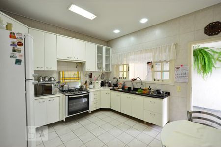 Casa à venda com 400m², 4 quartos e 4 vagasCozinha