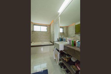 Apartamento à venda com 450m², 4 quartos e 2 vagasBanheiro da Suíte 2