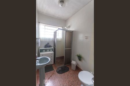 Casa à venda com 131m², 3 quartos e 3 vagasBanheiro