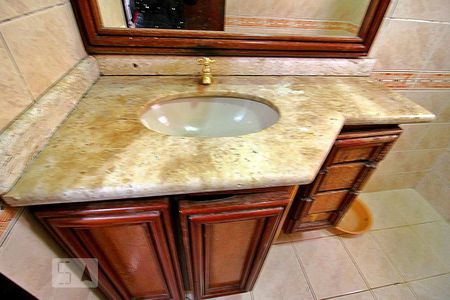 Casa à venda com 185m², 3 quartos e 2 vagasBanheiro