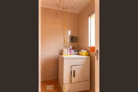 Casa à venda com 300m², 3 quartos e 2 vagas Casa à venda com 300m², 3 quartos e 2 vagasÁrea de Serviço 2