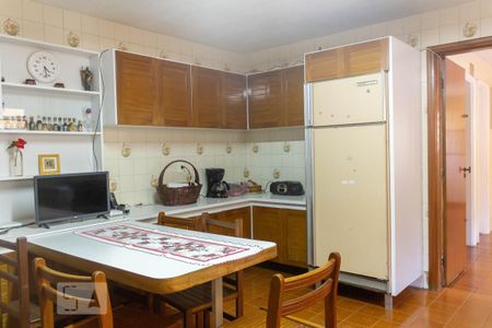 Casa à venda com 300m², 3 quartos e 2 vagas Casa à venda com 300m², 3 quartos e 2 vagasCozinha