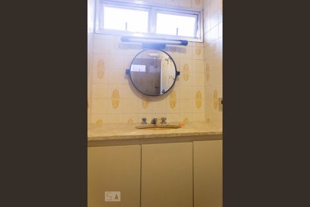 Casa à venda com 300m², 3 quartos e 2 vagas Casa à venda com 300m², 3 quartos e 2 vagasBanheiro Suíte 2