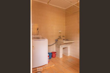 Casa à venda com 300m², 3 quartos e 2 vagas Casa à venda com 300m², 3 quartos e 2 vagasÁrea de Serviço 2