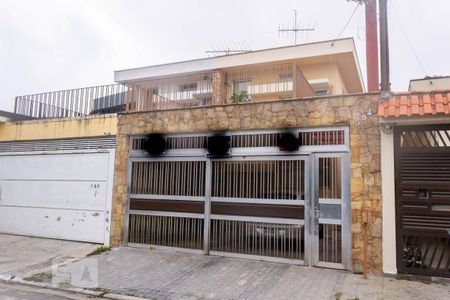 Casa à venda com 300m², 3 quartos e 2 vagas Casa à venda com 300m², 3 quartos e 2 vagasFachada