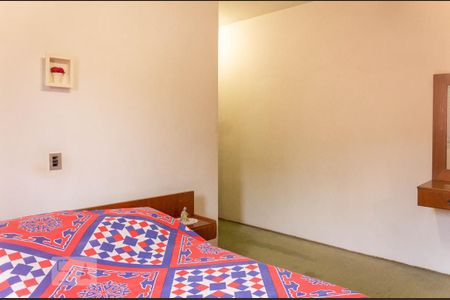 Casa à venda com 300m², 3 quartos e 2 vagas Casa à venda com 300m², 3 quartos e 2 vagasSuíte 1