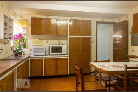 Casa à venda com 300m², 3 quartos e 2 vagas Casa à venda com 300m², 3 quartos e 2 vagasCozinha