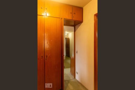 Casa à venda com 300m², 3 quartos e 2 vagas Casa à venda com 300m², 3 quartos e 2 vagasCloset Suíte 1
