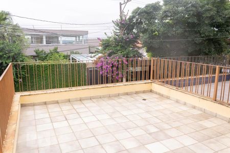 Casa à venda com 300m², 3 quartos e 2 vagas Casa à venda com 300m², 3 quartos e 2 vagasVaranda