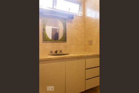 Casa à venda com 300m², 3 quartos e 2 vagas Casa à venda com 300m², 3 quartos e 2 vagasBanheiro Suíte 1