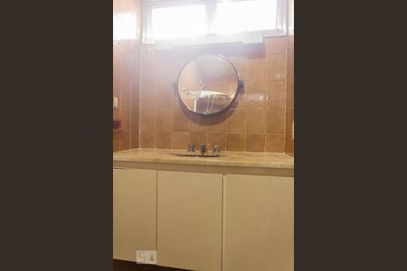 Casa à venda com 300m², 3 quartos e 2 vagas Casa à venda com 300m², 3 quartos e 2 vagasBanheiro Suíte 3