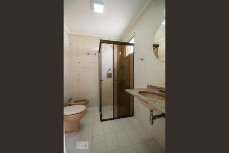 Apartamento à venda com 108m², 4 quartos e 3 vagas Apartamento à venda com 108m², 4 quartos e 3 vagasBanheiro da Suíte 1