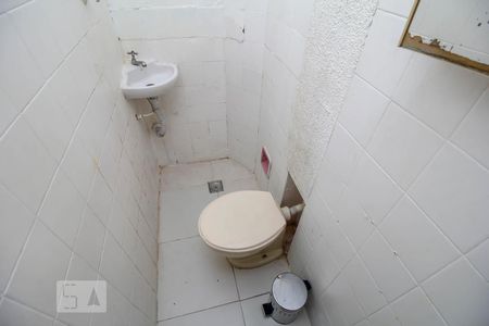 Studio à venda com 28m², 1 quarto e sem vaga Studio à venda com 28m², 1 quarto e sem vagaBanheiro Social