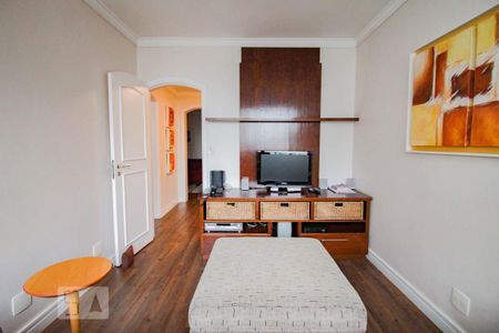 Apartamento à venda com 260m², 4 quartos e 4 vagas Apartamento à venda com 260m², 4 quartos e 4 vagasSala de TV